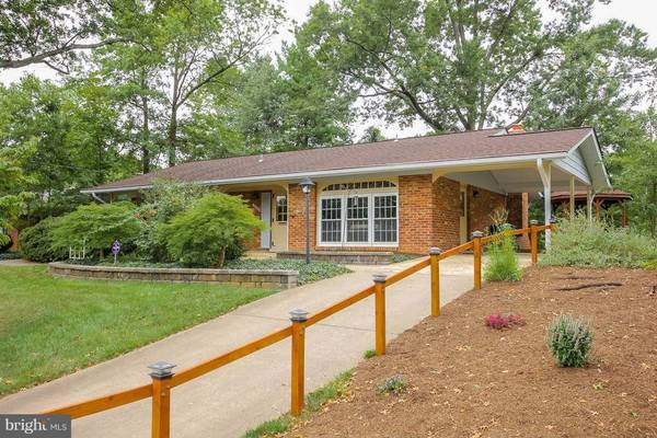 4224 SLEEPY HOLLOW RD, Annandale, VA 22003