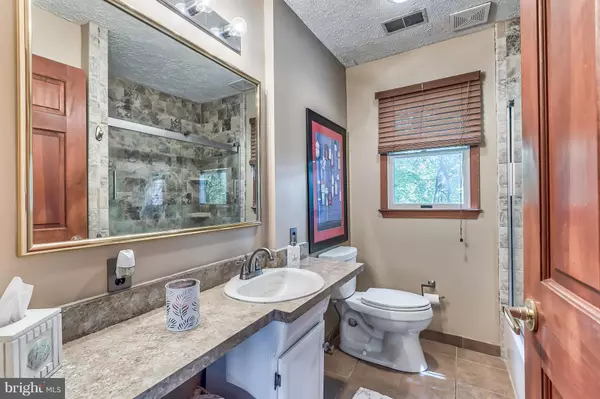 Glen Burnie, MD 21060,811 LONG COVE RD N