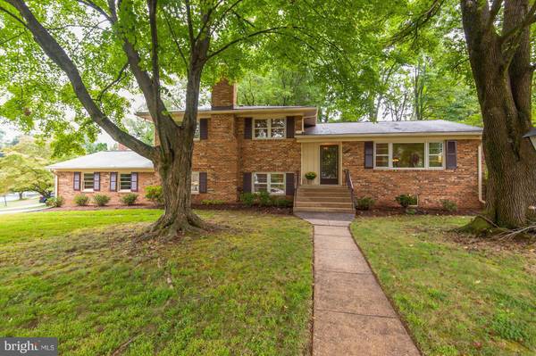 2405 LAKEVALE DR, Vienna, VA 22181