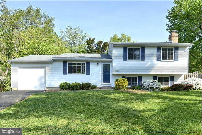 Vienna, VA 22181,9906 SNOWBOUND CT