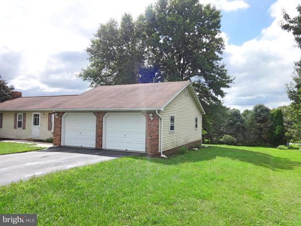 Spring Grove, PA 17362,2 LAKEVIEW DR