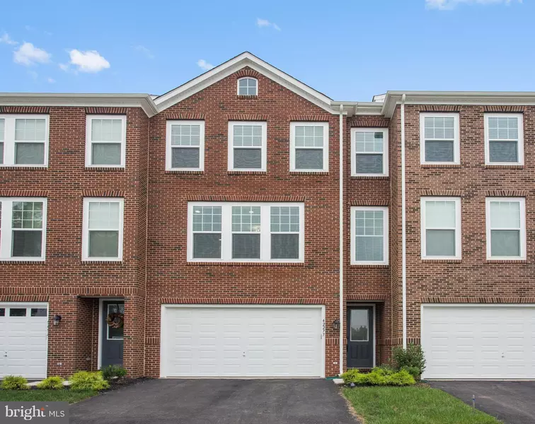 42277 LANCASTER WOODS SQ, Chantilly, VA 20152