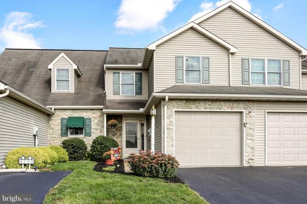 98 PEBBLE CREEK DR, Lititz, PA 17543