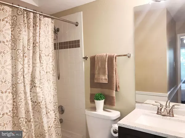 Alexandria, VA 22302,3311 WYNDHAM CIR #3196