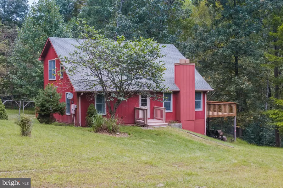 1717 CONSTANT RUN RD, Great Cacapon, WV 25422