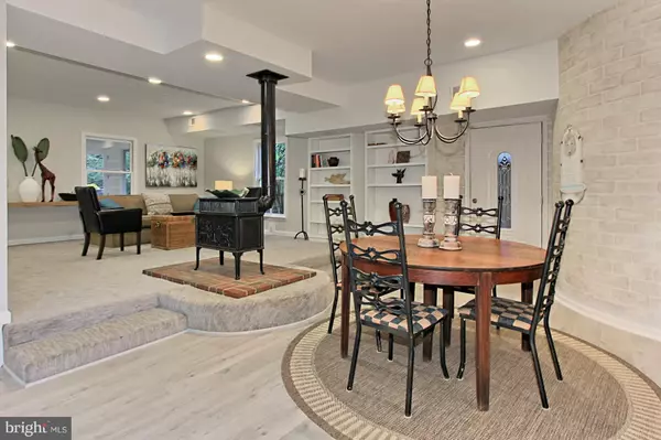 Falls Church, VA 22042,7004 LEE PARK CT