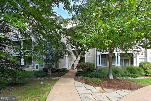 1700 LAKE SHORE CREST DR #11, Reston, VA 20190