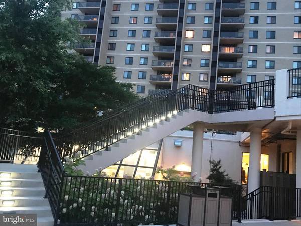 307 YOAKUM PKWY #218, Alexandria, VA 22304