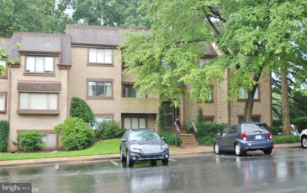 1645 PARKCREST CIR #101, Reston, VA 20190