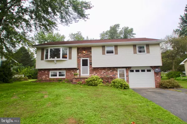 19 BRIARCLIFF RD, Elizabethtown, PA 17022