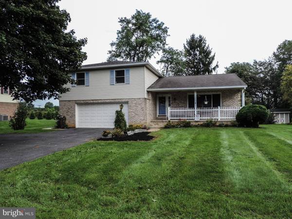 12 FIELD CIR, Chambersburg, PA 17202