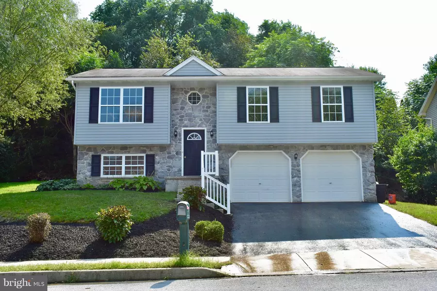 51 SWEET ARROW DR, Hummelstown, PA 17036