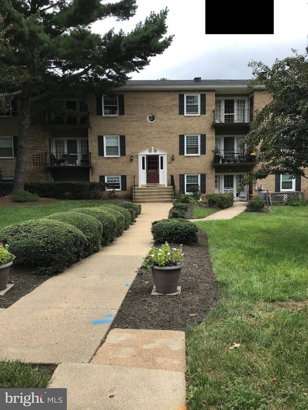 3991 LYNDHURST DR #303, Fairfax, VA 22031