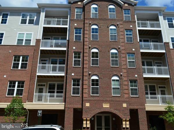 13724 NEIL ARMSTRONG AVE #302, Herndon, VA 20171