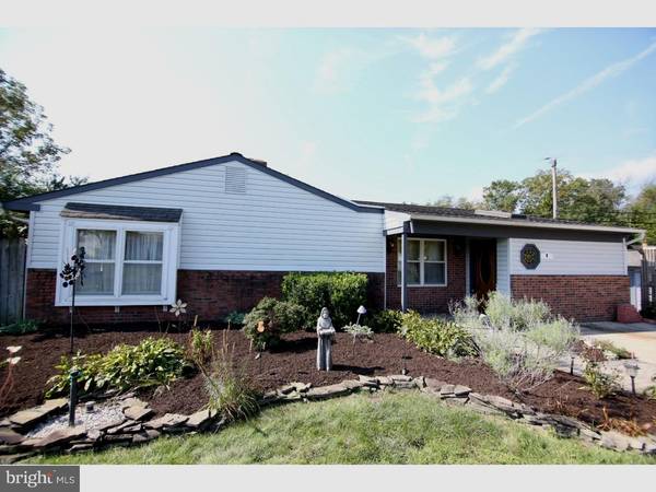 8 DEEPGREEN LN, Levittown, PA 19055