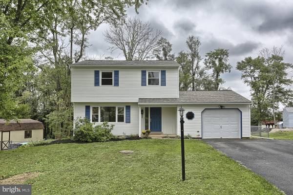 40 SHAMROCK LN, Etters, PA 17319