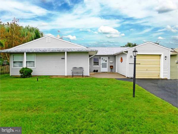 44 POND LN, Levittown, PA 19054