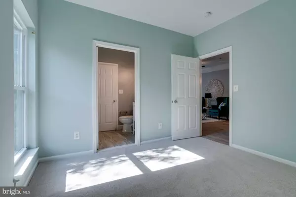 Alexandria, VA 22315,6583 GRANGE LN #302