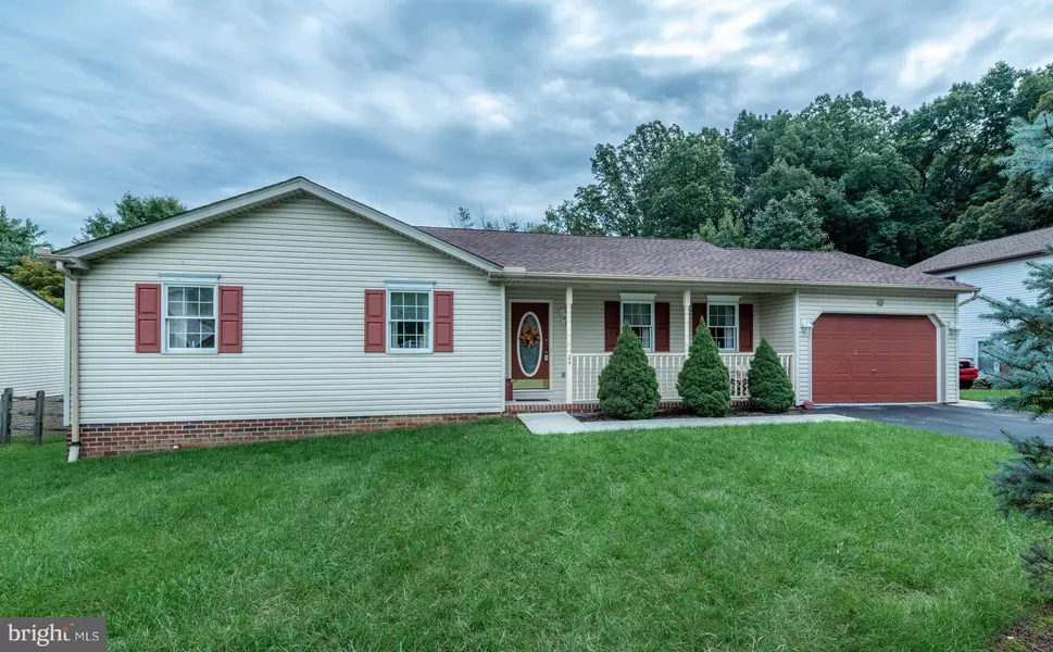 24 IVY CIR, Hanover, PA 17331