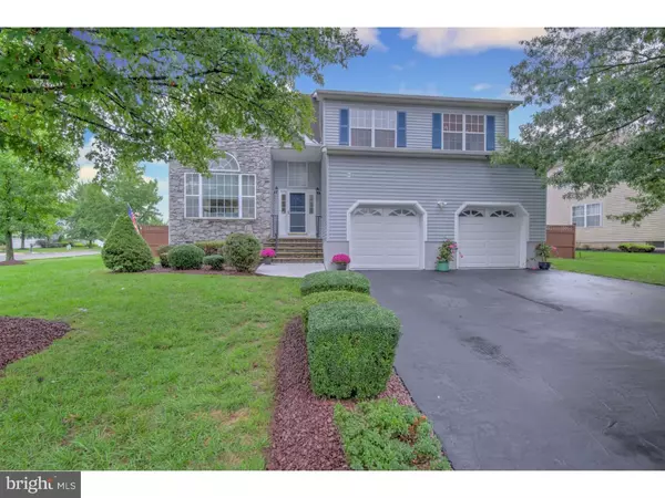 26 LABRADOR DR, Kendall Park, NJ 08824