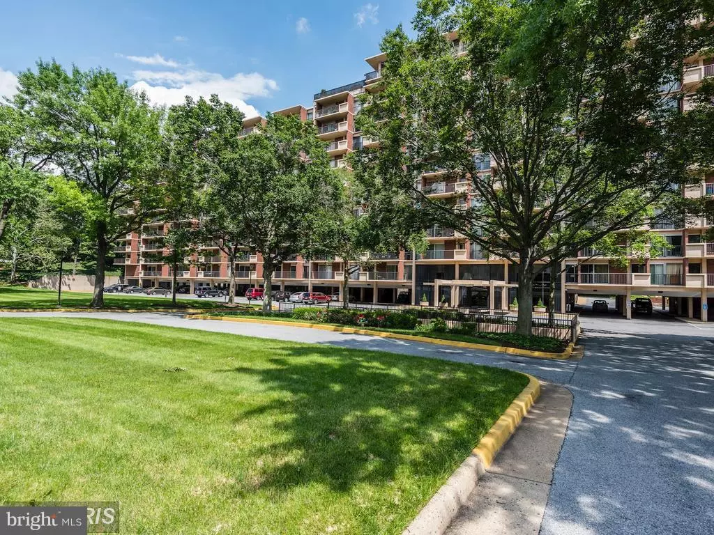 Arlington, VA 22202,1300 ARMY NAVY DR #303