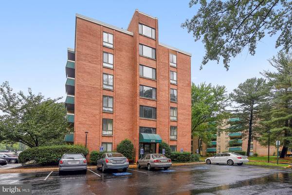 6141 LEESBURG PIKE #403, Falls Church, VA 22041