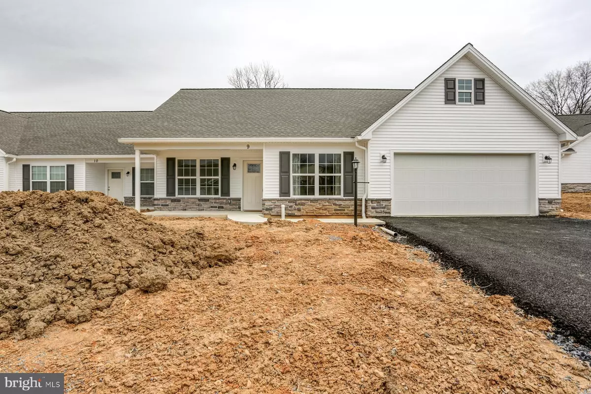 Mount Holly Springs, PA 17065,9 GROUP CT