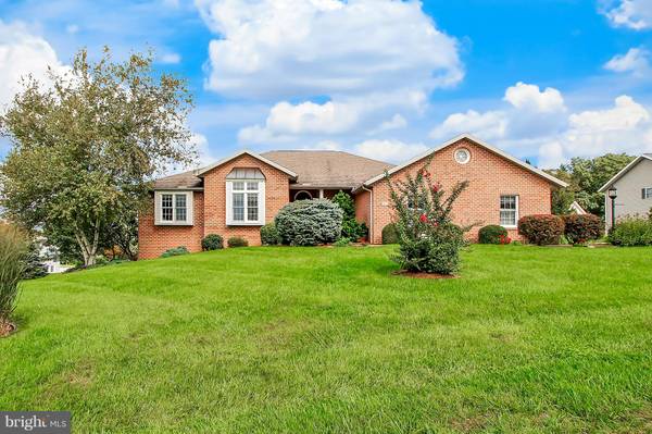 6867 SAINT ANNES DR, Fayetteville, PA 17222