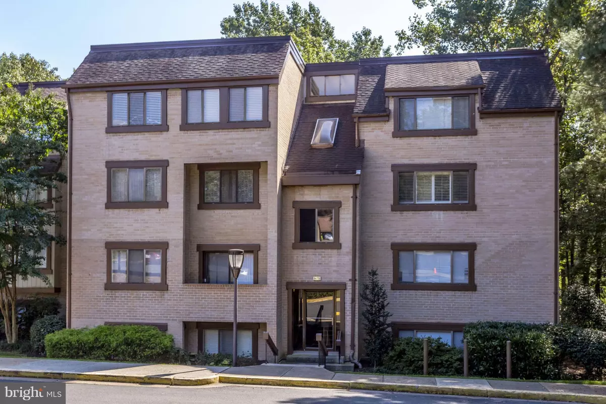 Reston, VA 20190,1675 PARKCREST CIR #301