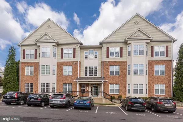 Alexandria, VA 22312,6476 CHEYENNE DR #304