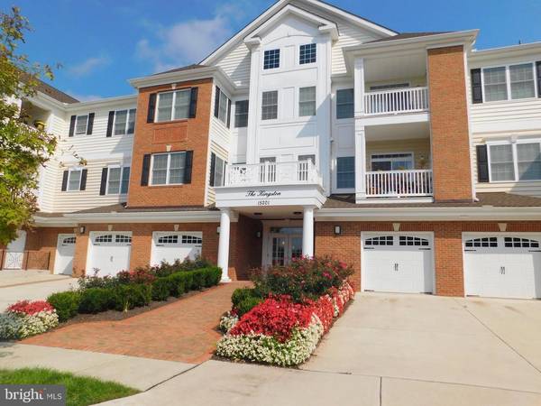 15201 ROYAL CREST DR #103, Haymarket, VA 20169