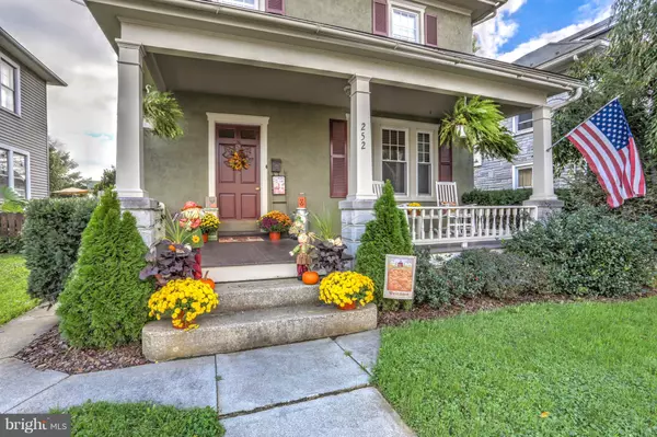 New Holland, PA 17557,252 E JACKSON ST