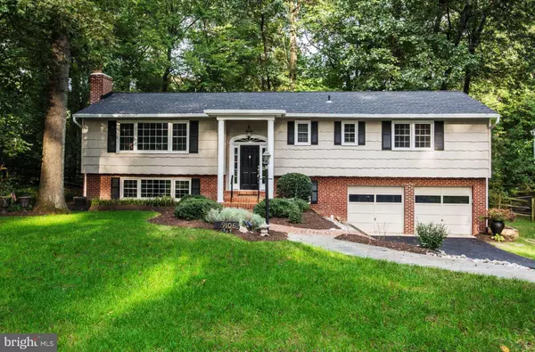 9106 SANTAYANA DR, Fairfax, VA 22031