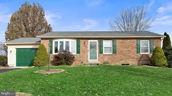 40 COLONIAL DR, Hanover, PA 17331