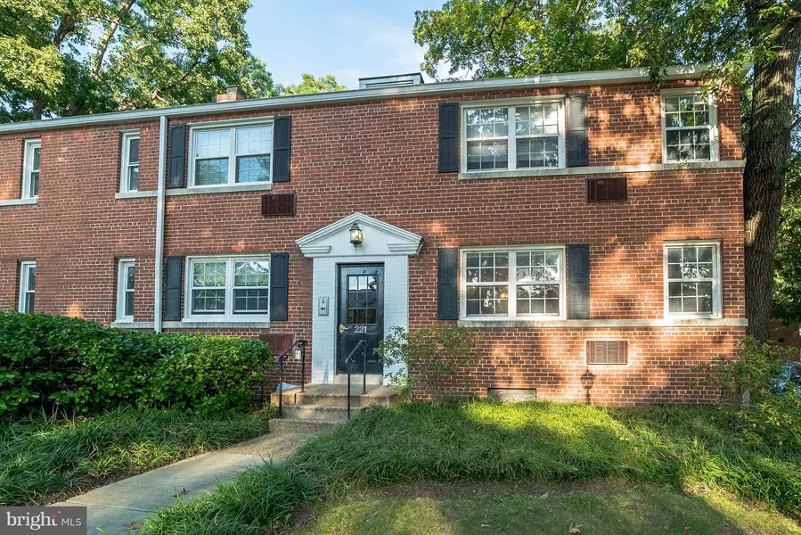 221 GEORGE MASON DR #221-3, Arlington, VA 22203