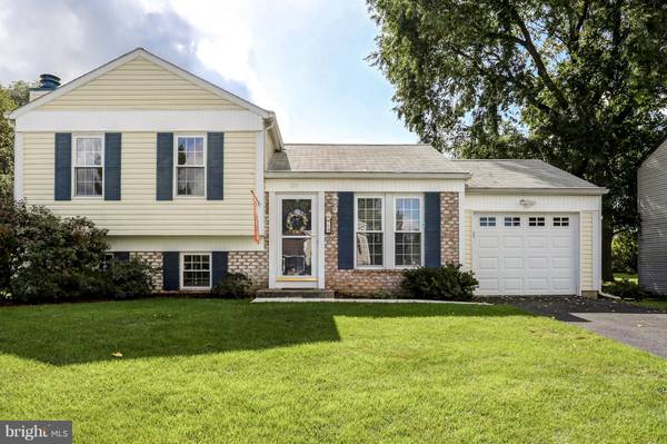 69 HONEYSUCKLE DR, Mechanicsburg, PA 17050