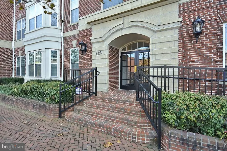 828 SLATERS LN #406, Alexandria, VA 22314