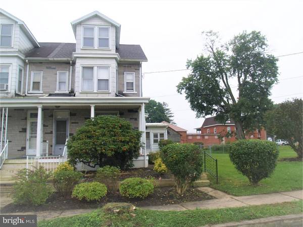 24 E FRANKLIN ST, Topton, PA 19562