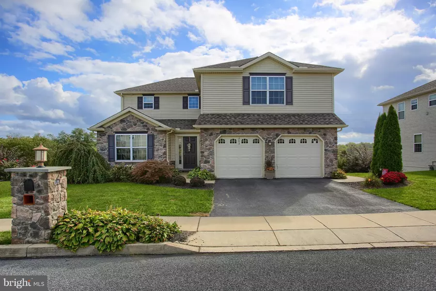 303 SLEEPY HOLLOW DR, Mechanicsburg, PA 17055