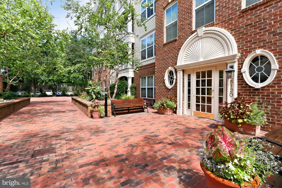 5120 DONOVAN DR #206, Alexandria, VA 22304