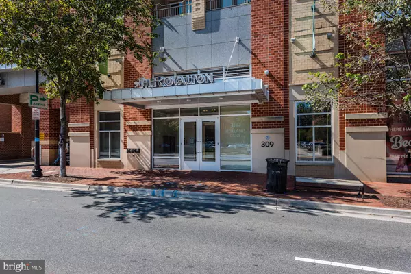 Alexandria, VA 22314,309 HOLLAND LN #236