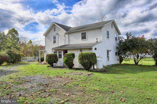 25 CLARK LN, Honey Grove, PA 17035