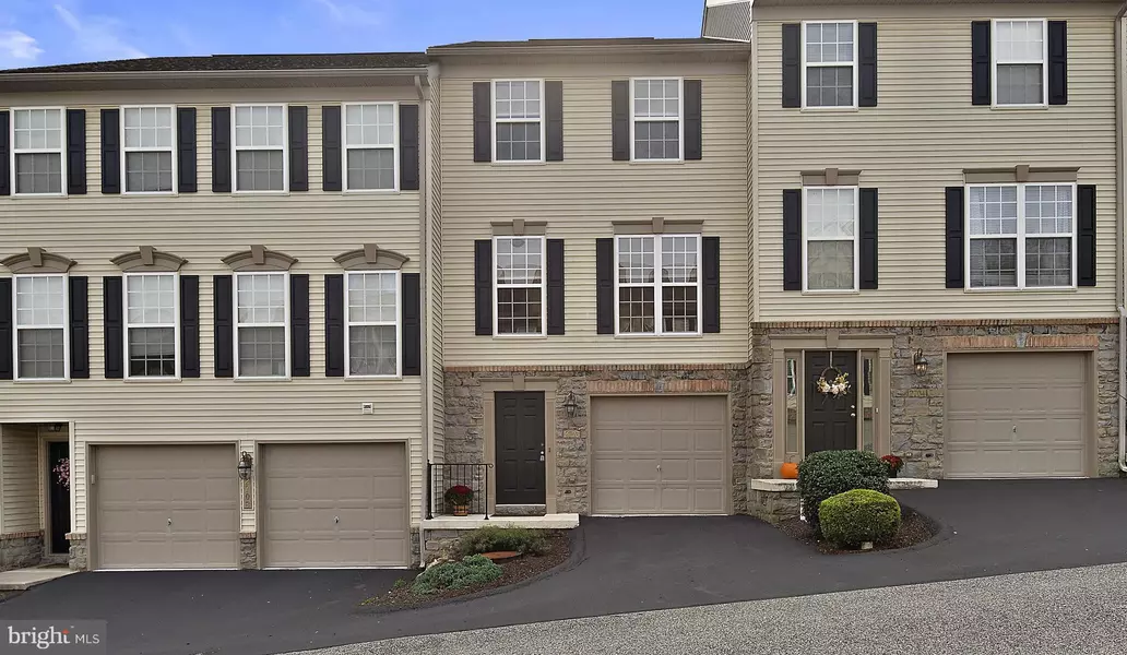 2706 EQUESTRIAN DR, York, PA 17402