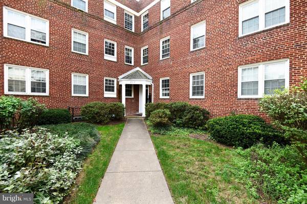 2910 13TH RD S #101, Arlington, VA 22204