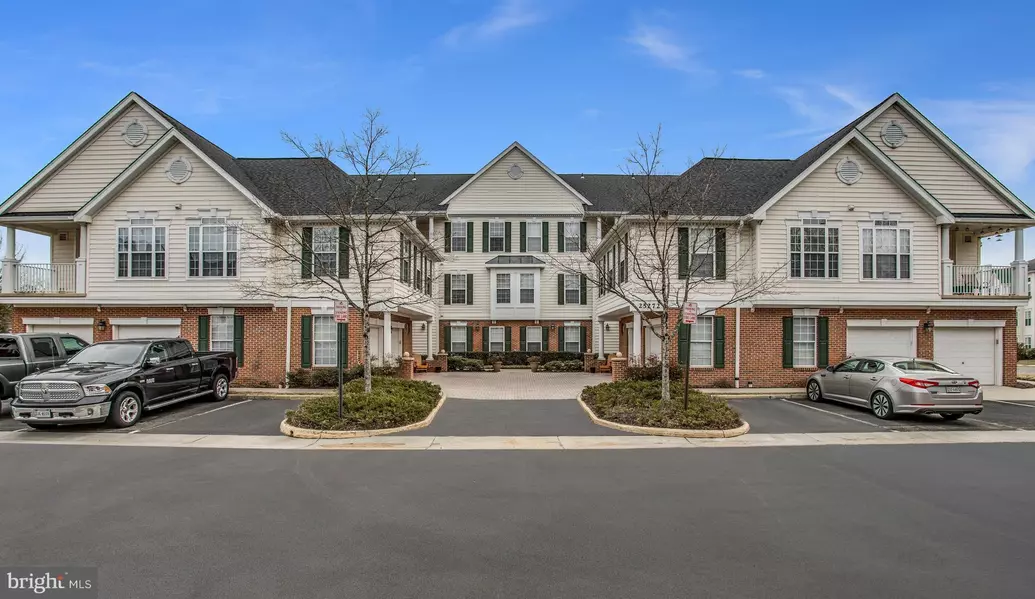 25272 RIFFLEFORD SQ #301, Chantilly, VA 20152