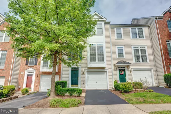 4133 FAIRFAX CENTER CREEK DR, Fairfax, VA 22030