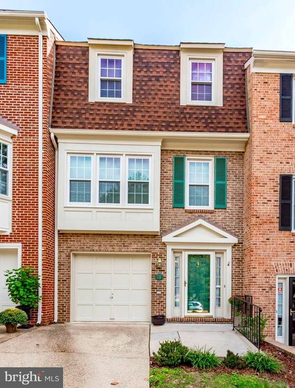 21 CARRIAGE HOUSE CIR, Alexandria, VA 22304