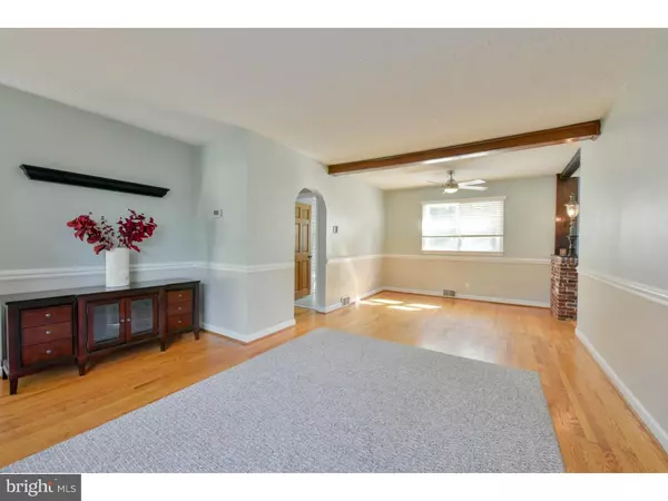 Glendora, NJ 08029,818 E EVESHAM RD