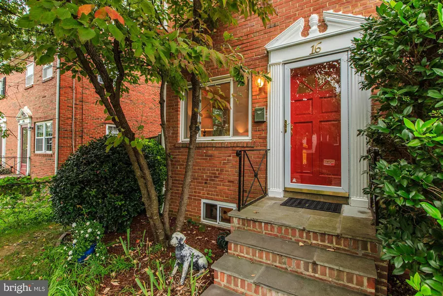 16 MYRTLE ST E, Alexandria, VA 22301