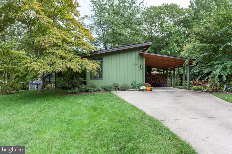 7905 HOLMES RUN DR, Falls Church, VA 22042